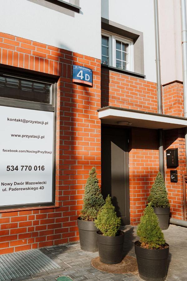 Noclegi Przy Stacji Nowy Dwor Mazowiecki Bagian luar foto